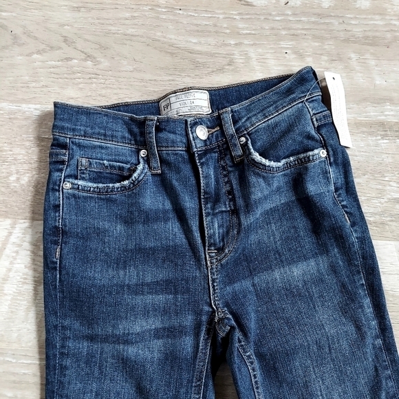 NEW Free People Distressed Skinny Jeans - Picture 5 of 9